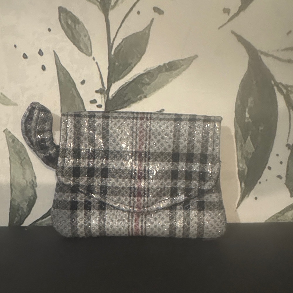 Elegant Checkered Coin/Credit Card Purse in Gray and Red